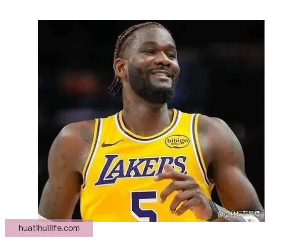 詹东里出战热火成疑湖人凌晨抵达迈阿密备战比赛